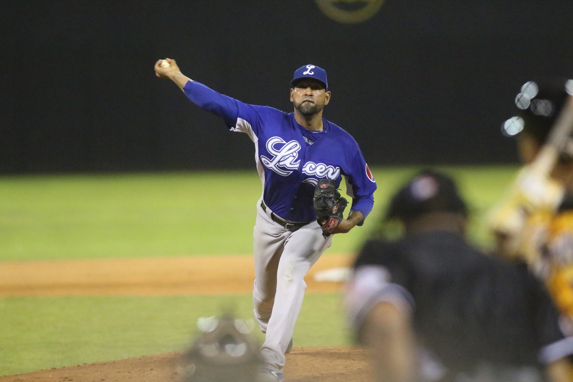 César Valdez sigue crecido; brilla la ofensiva del Licey